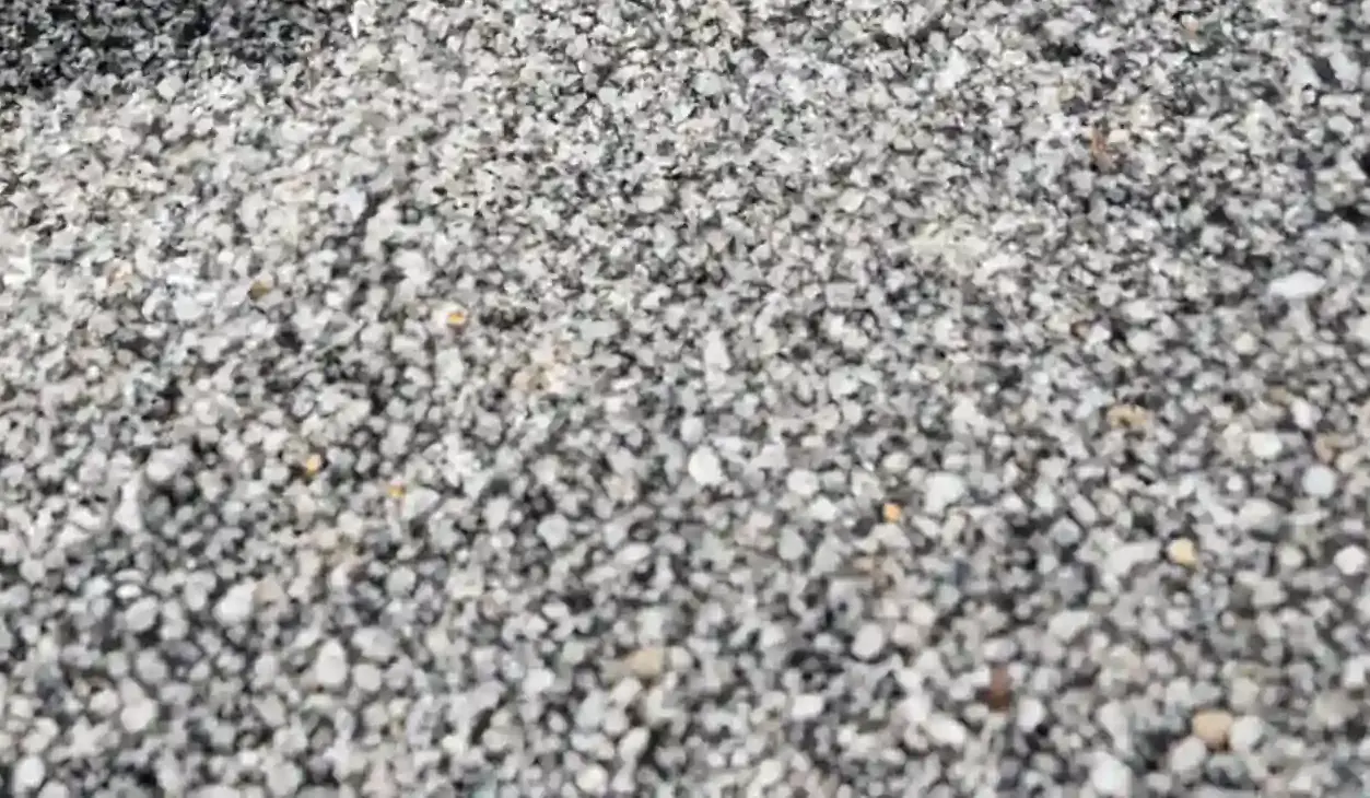 Gri ve beyaz doğal agreganın oluşturduğu taş halı yüzey dokusu
